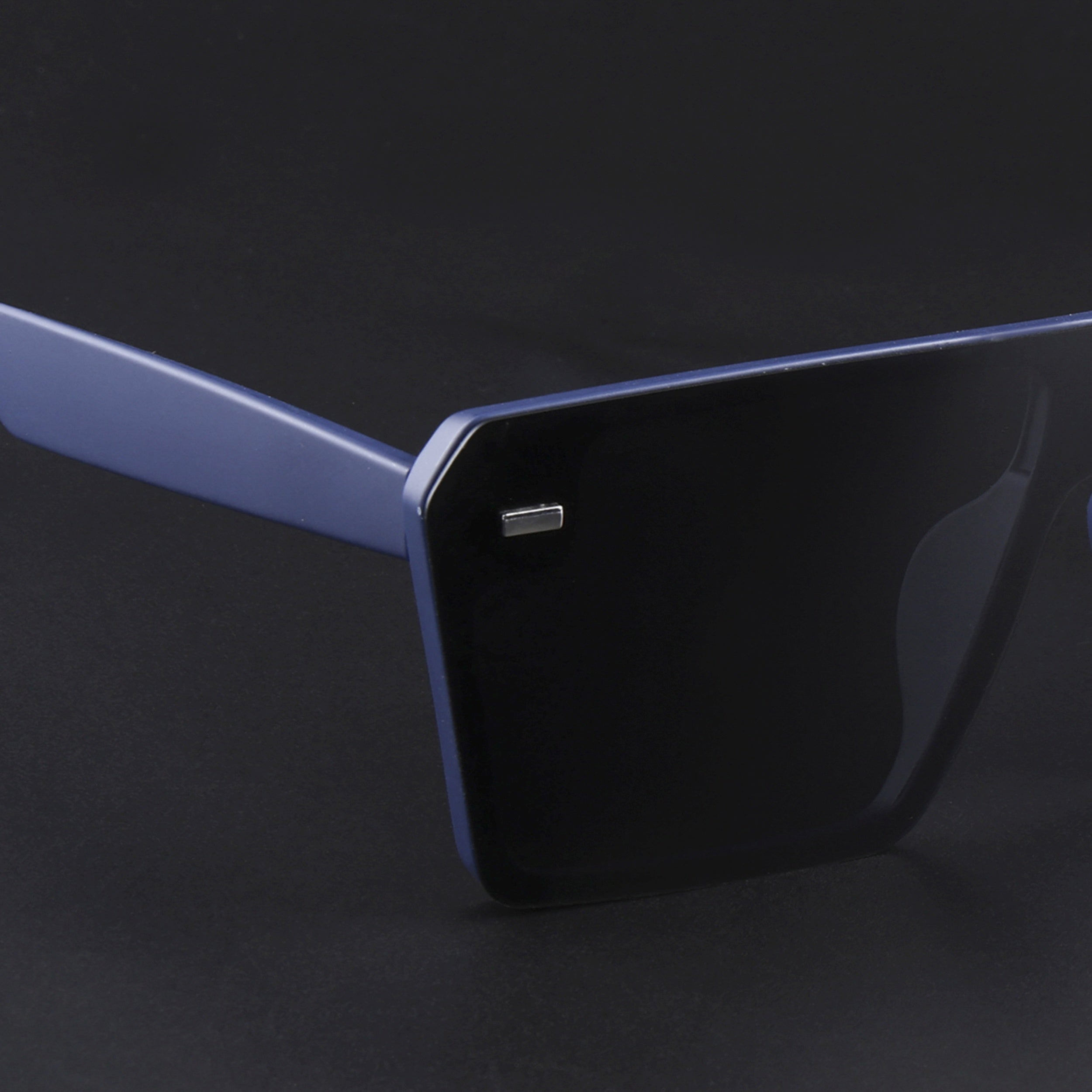 illume | Blue And Black Polarized Wayfarer Sunglasses - PMG3971