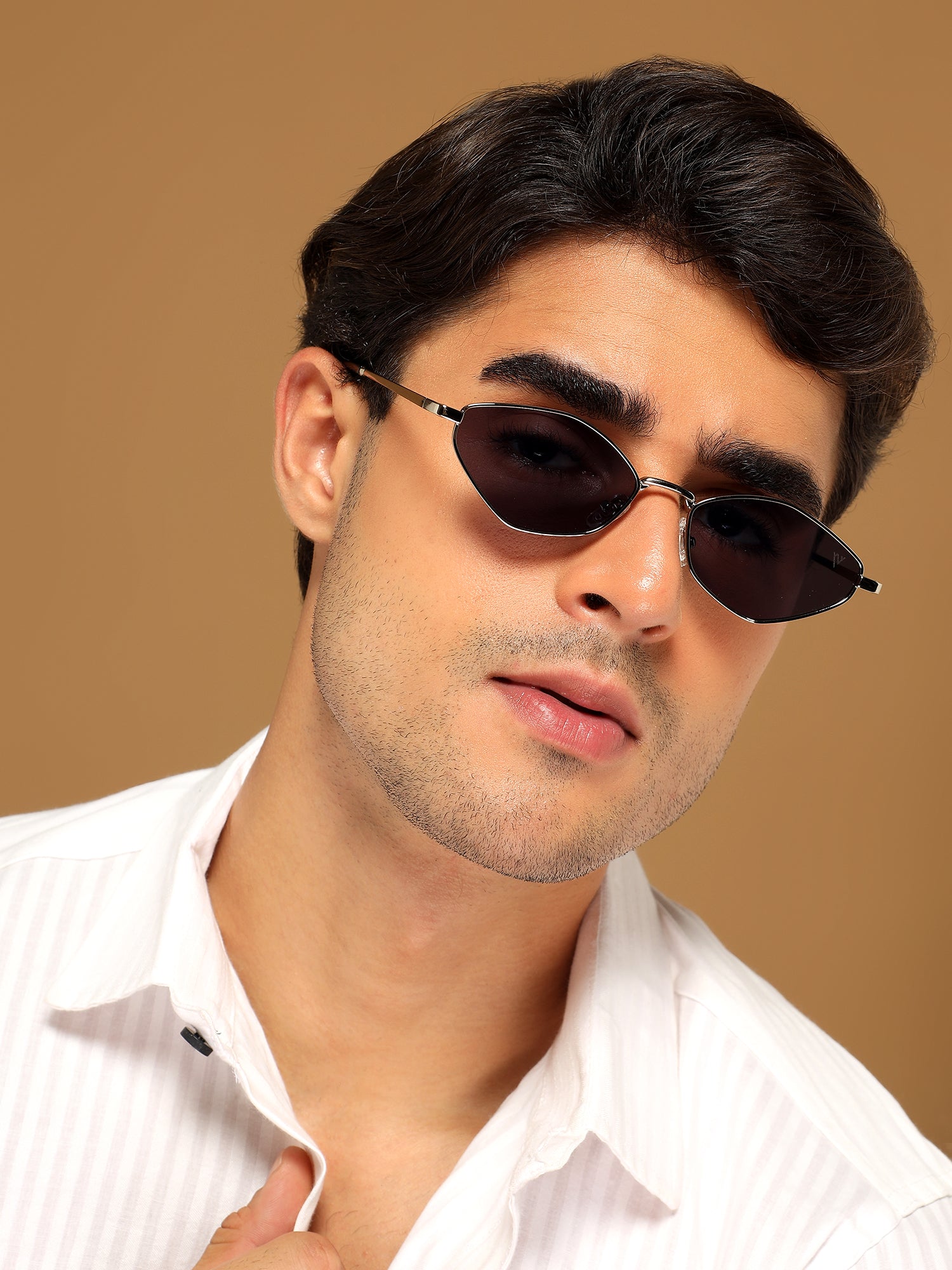 Vanta | Silver Oval Sunglasses | MG7133