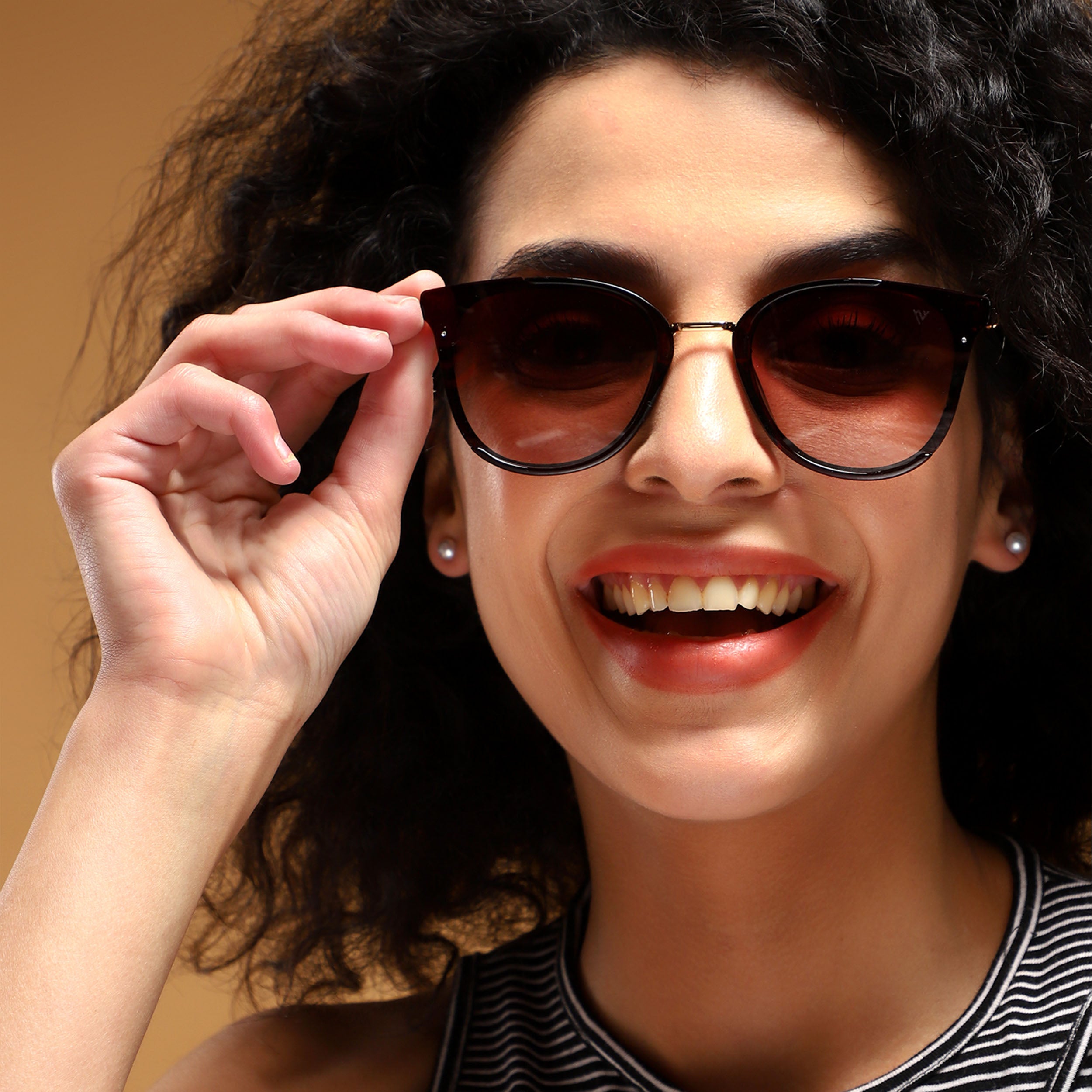 Vixen | Brown Cateye Sunglasses MG3176