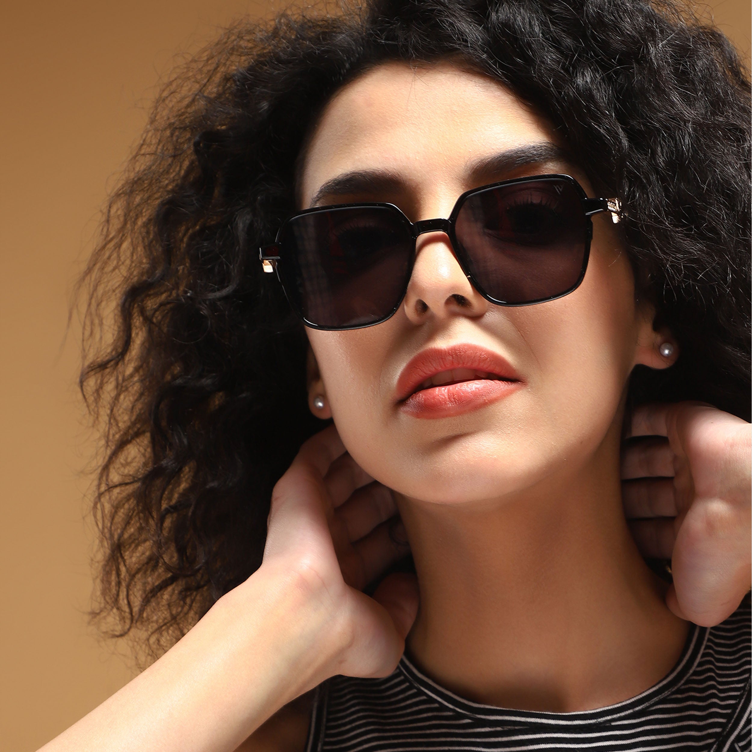 Black Square Sunglasses - MG4231