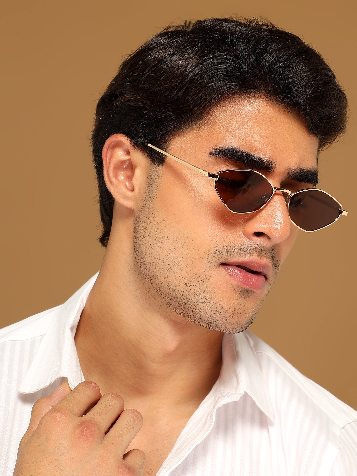 Vanta | Brown Oval Sunglasses | Golden Frame - MG7135
