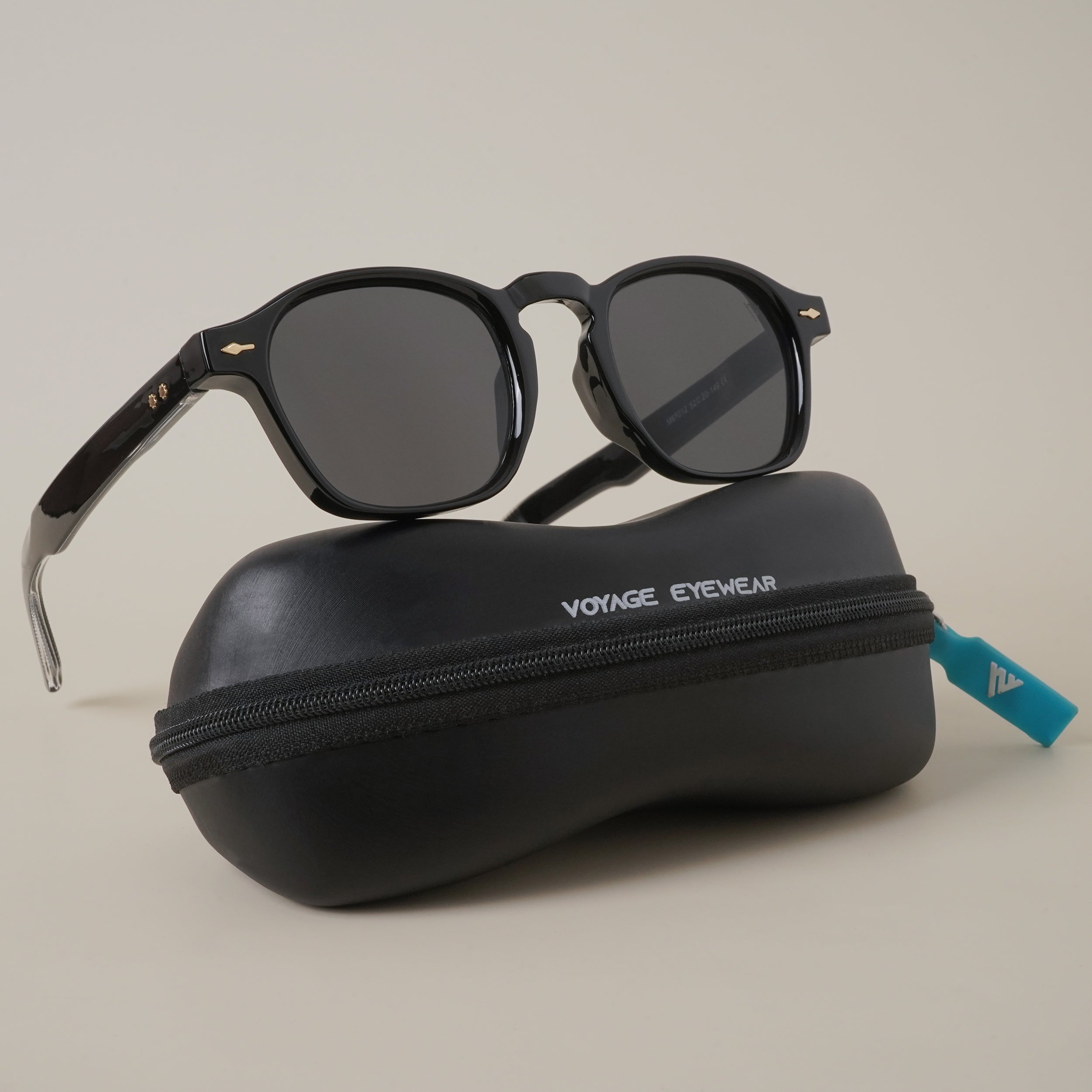 Voyage Black Round Sunglasses (65012MG3808)
