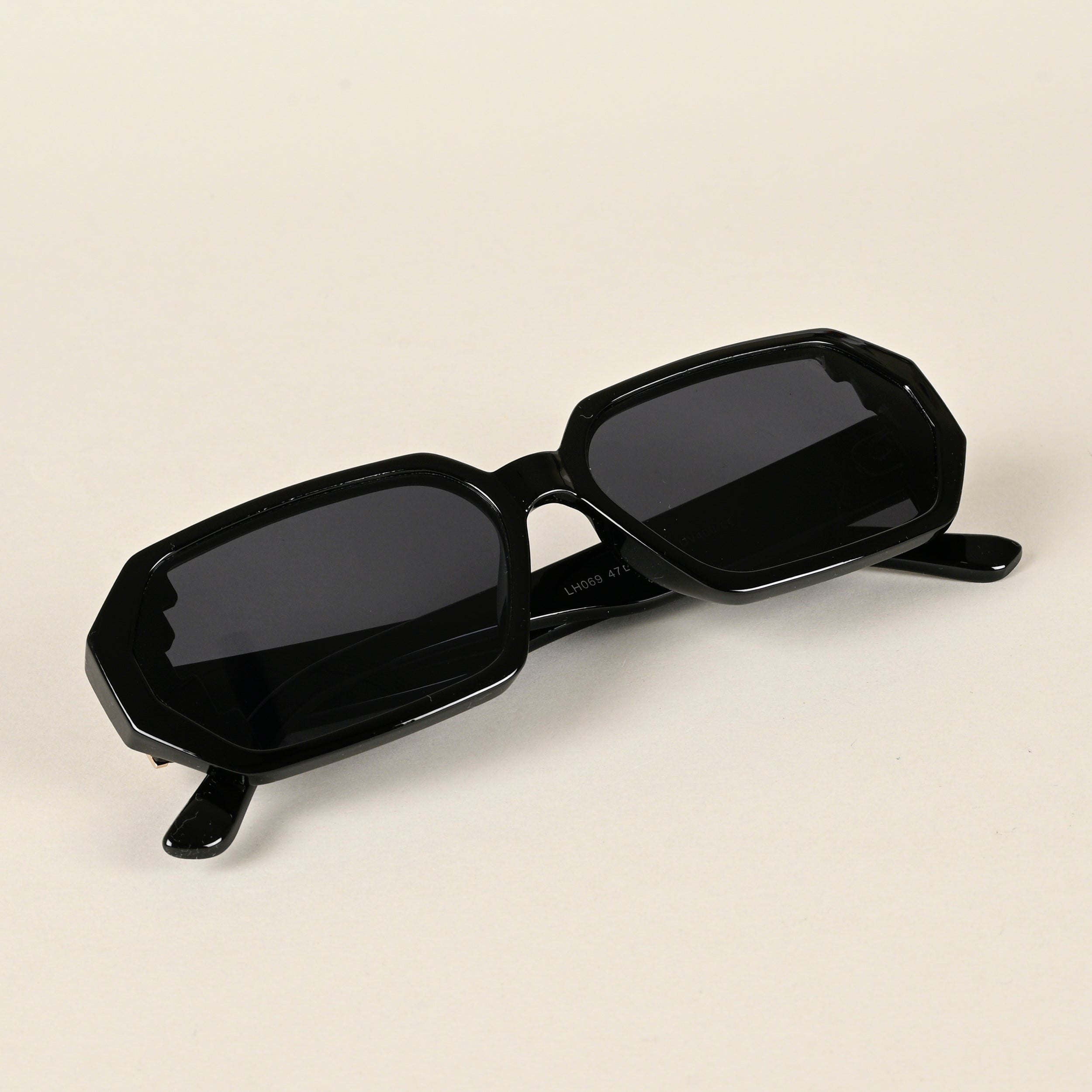 Voyage Black Rectangle Sunglasses for Men & Women (LH069MG4508)