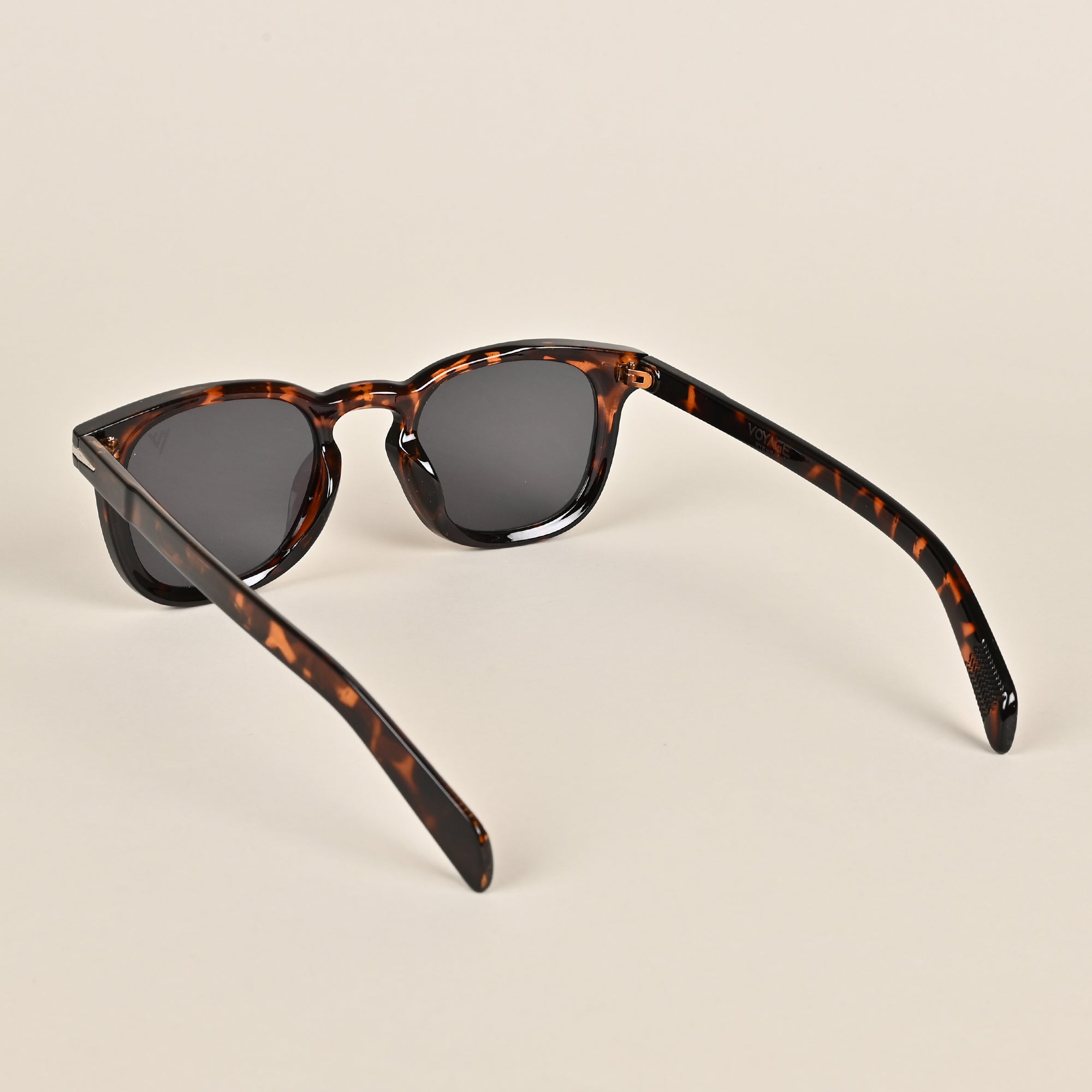 Voyage Black Square Sunglasses - MG3916