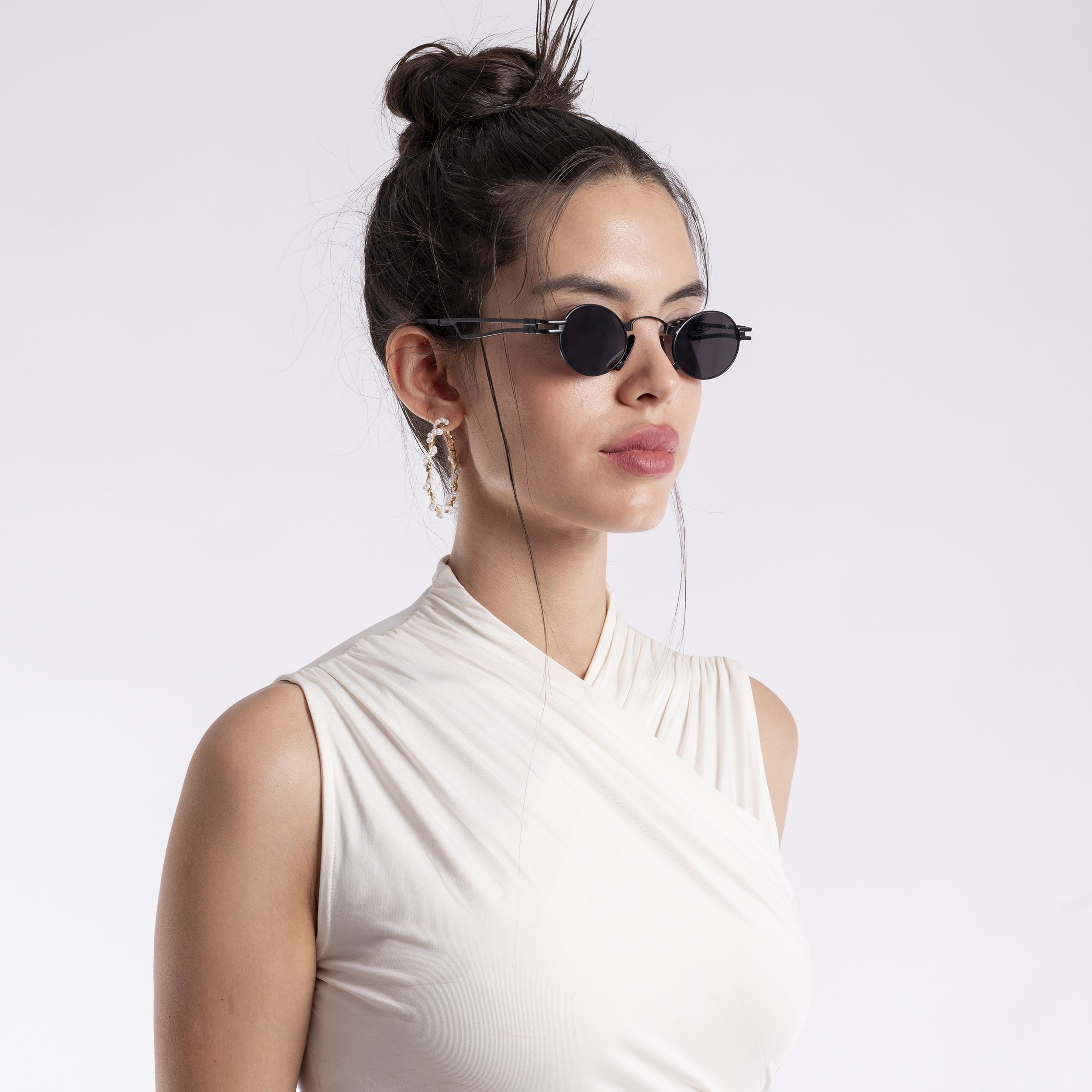 Orbit | Matte Black Round Sunglasses MG3587