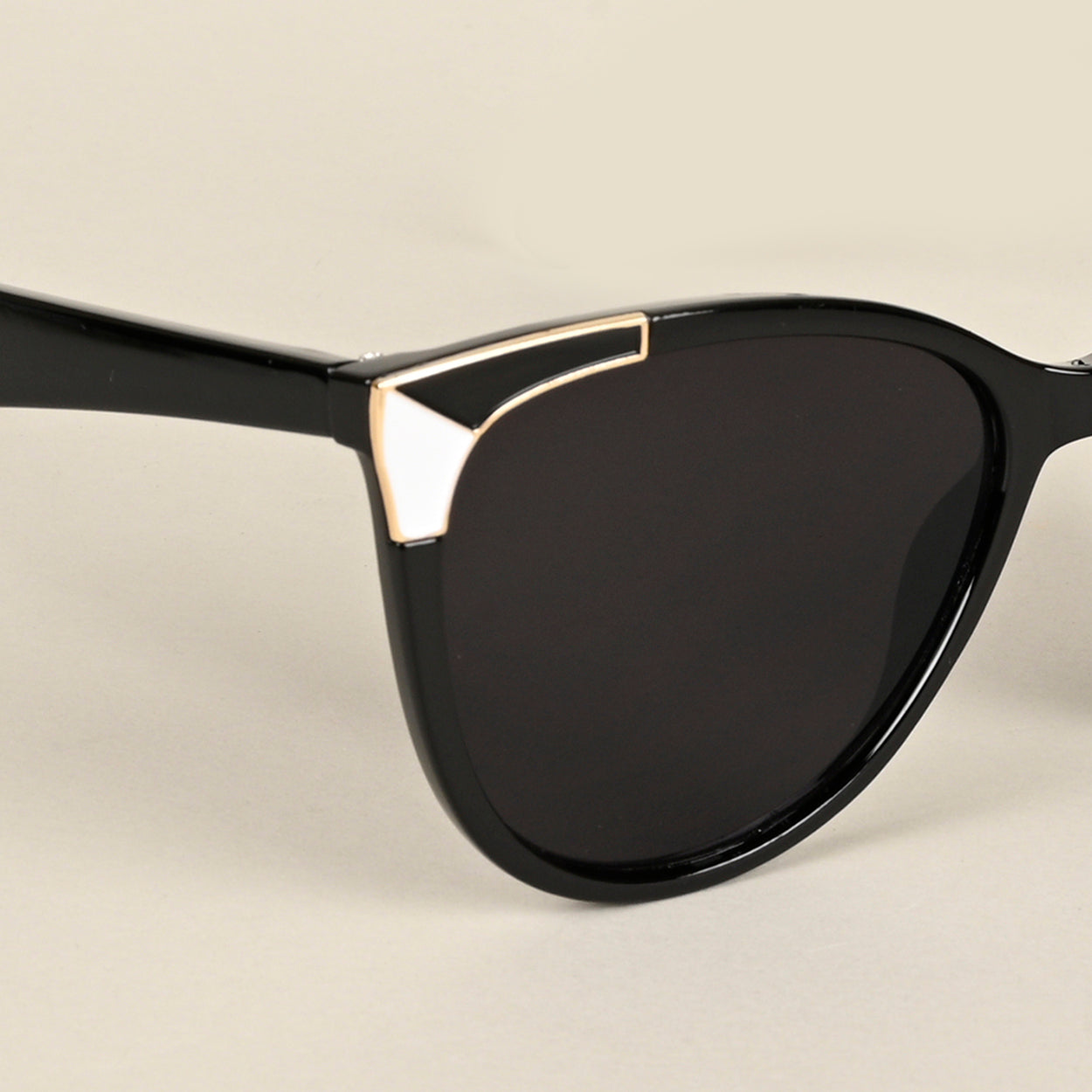 Voyage Black Cateye Sunglasses for Women (W9056MG4228)