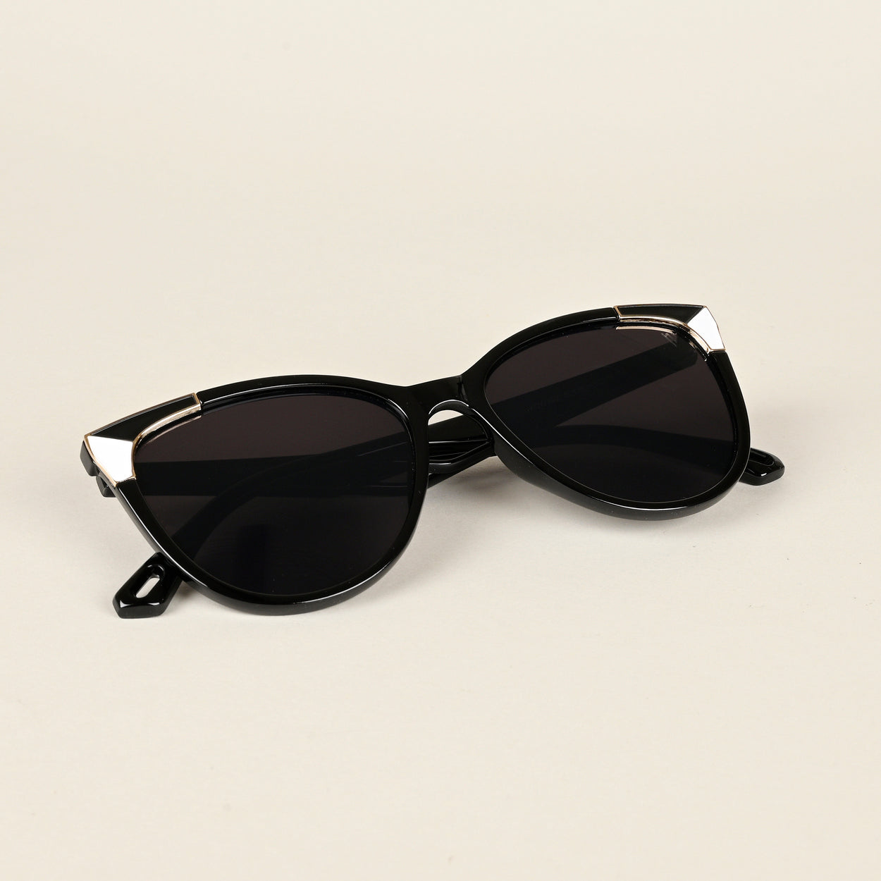 Voyage Black Cateye Sunglasses for Women (W9056MG4228)
