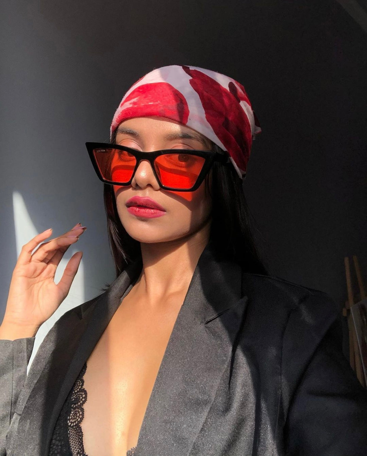 Velari | Black-Red Cateye Sunglasses MG3299
