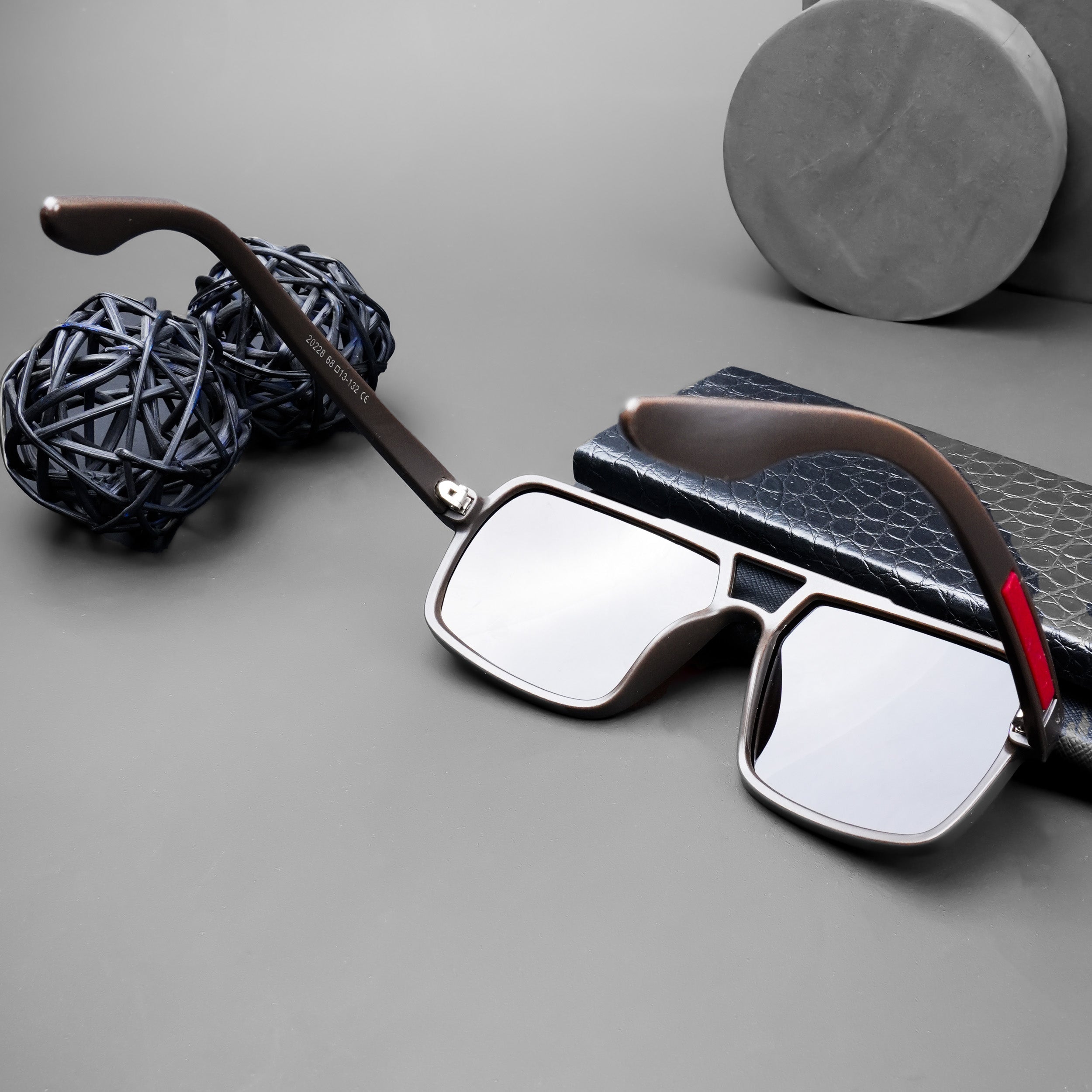 Wayfarer Polarized Sunglasses (Brown Lens | Brown Frame - PMG5243)