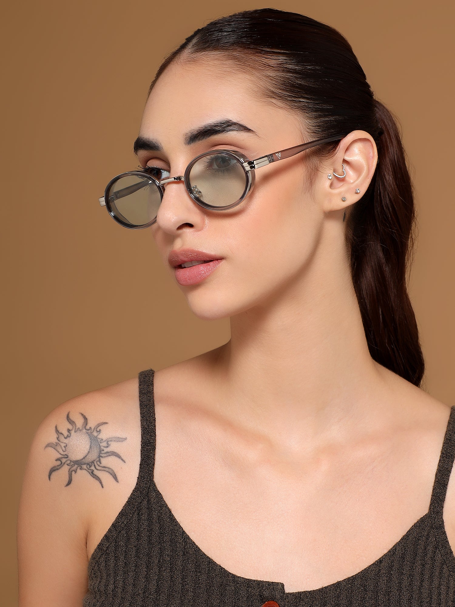 Vuro | Clear Blue Ovel Sunglasses | MG7351