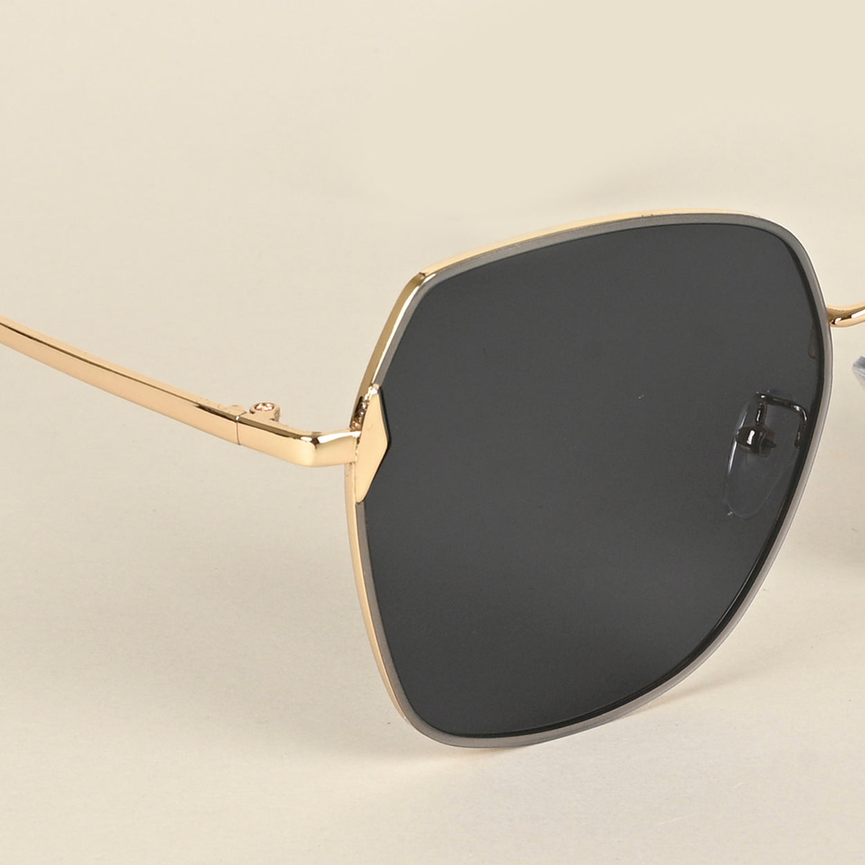 Voyage Black Oversize Sunglasses for Women - MG4326