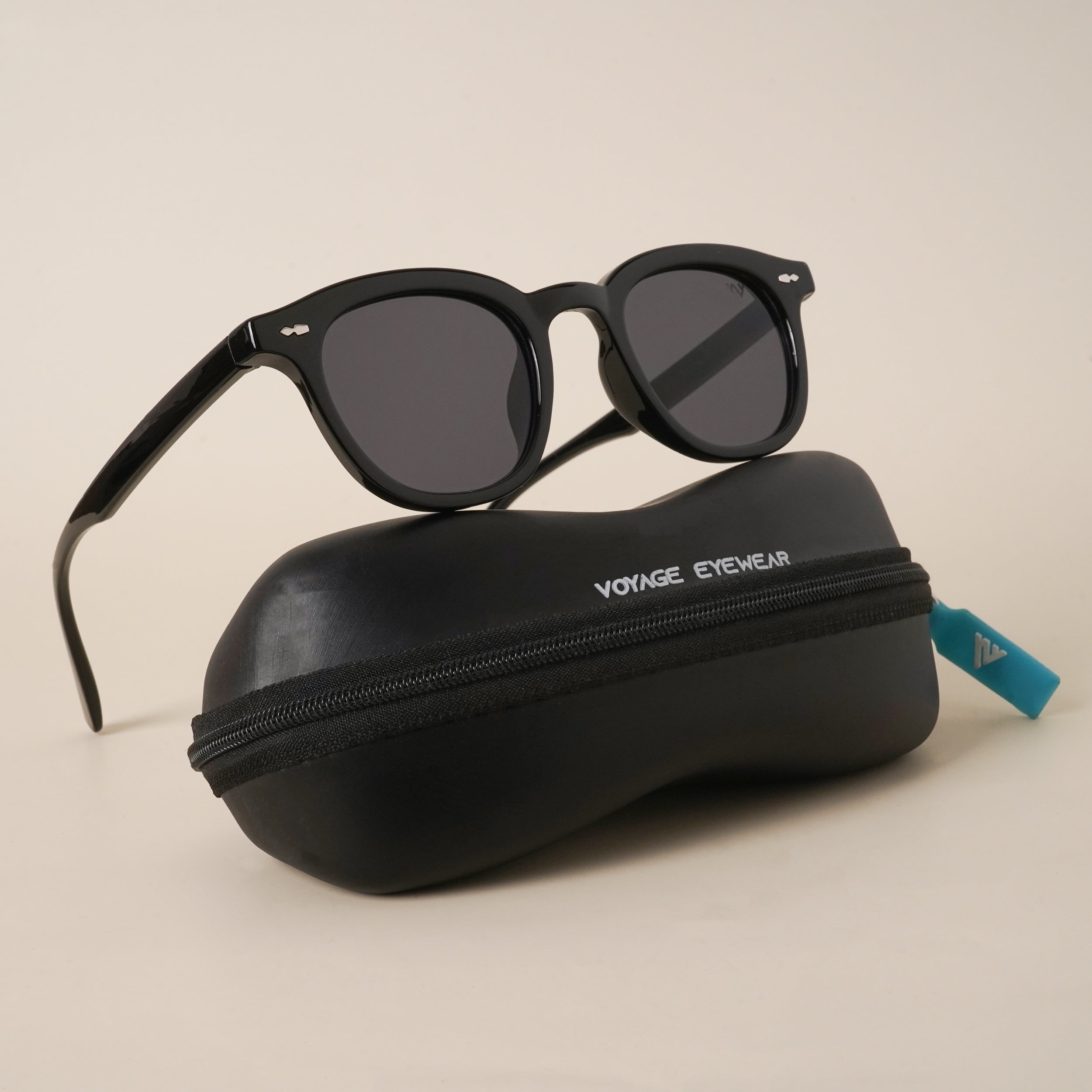 Voyage Black Round Sunglasses - MG3905